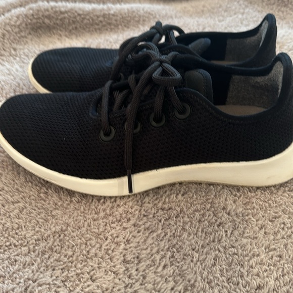 ALLBIRDS Tree Runners tennis shoe - Picture 4 of 6